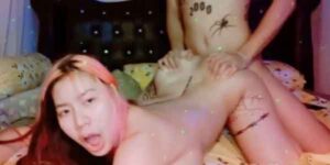 น้องไอรินตอกสดบนเตียง