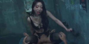 ผู้คุมขย่มหนุ่มนักโทษ